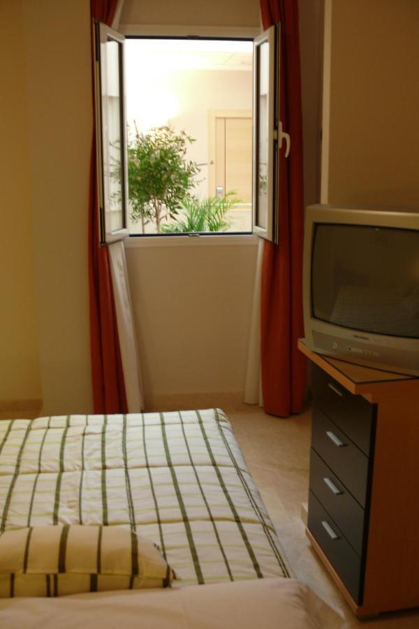 Hostal Albero By Eme Hoteles Sanlúcar la Mayor Εξωτερικό φωτογραφία